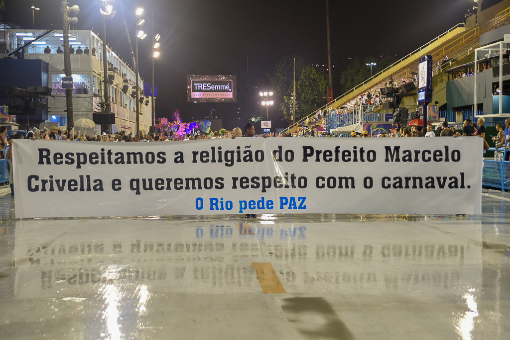 Sossego 2019: Escola passeia por religiões em busca de liberdade e evidencia ex-prefeito após censura de Crivella