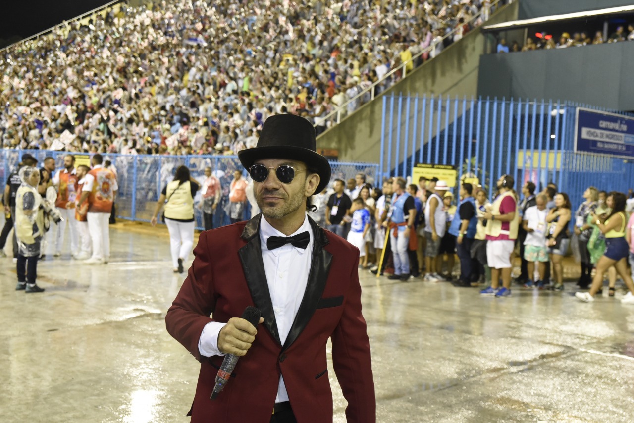 Voz oficial da atual campeã do Carnaval carioca, Zé Paulo dispara contra críticos dos desfiles