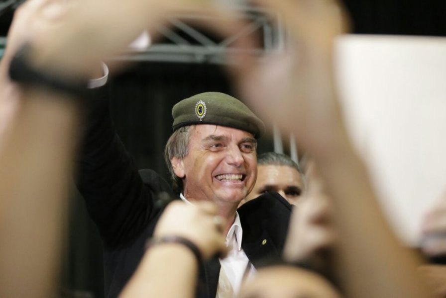 Decepcionados com Bolsonaro, militares articulam apoio a outro candidato em 2022