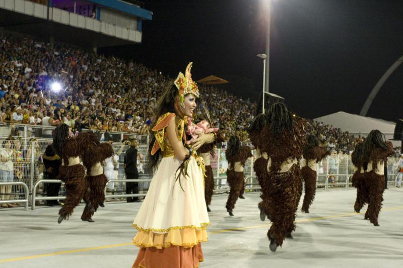 ‘Sentimento verdadeiro’; relembre o desfile que exaltou as mães no Carnaval