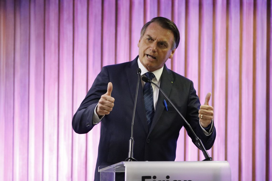 Em discurso a empresários, Bolsonaro critica classe política e nega crise institucional