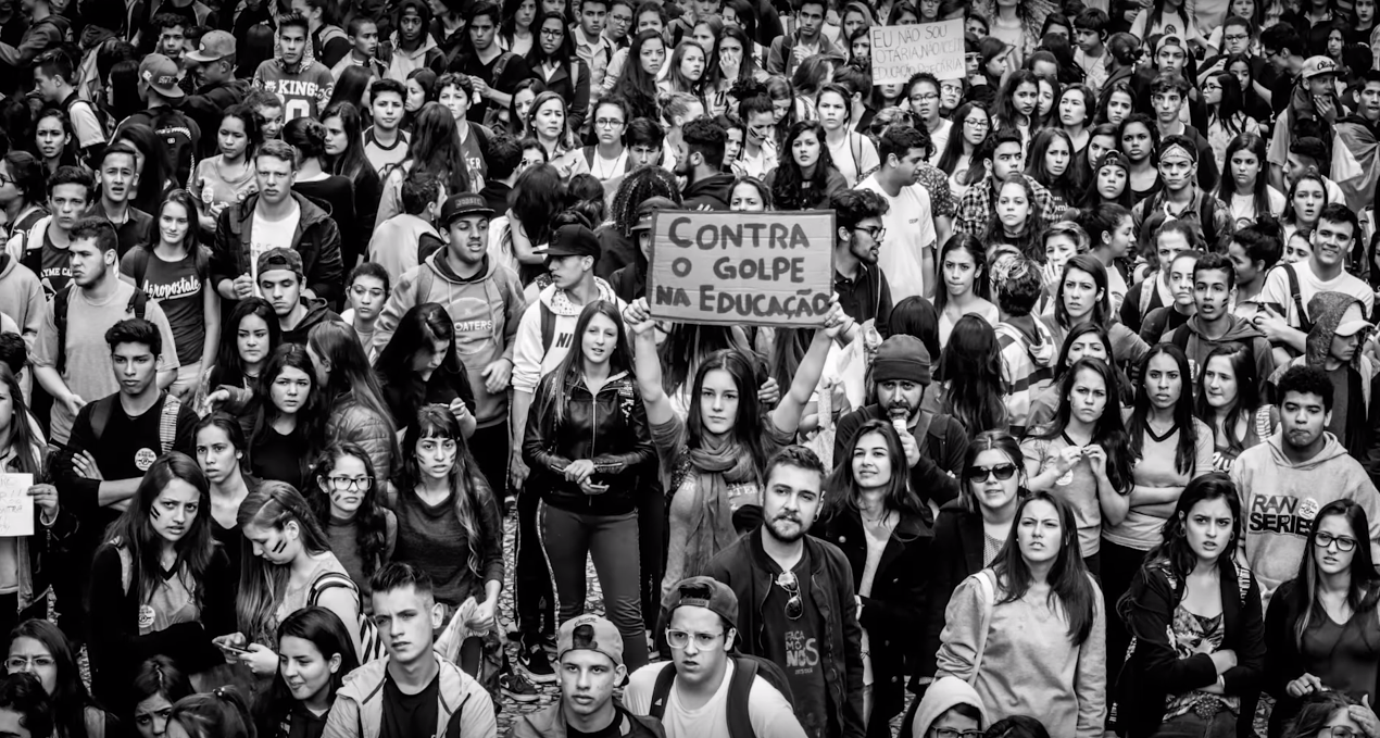 Estudantes adotam música de Chico César como hino de manifestação pela educação