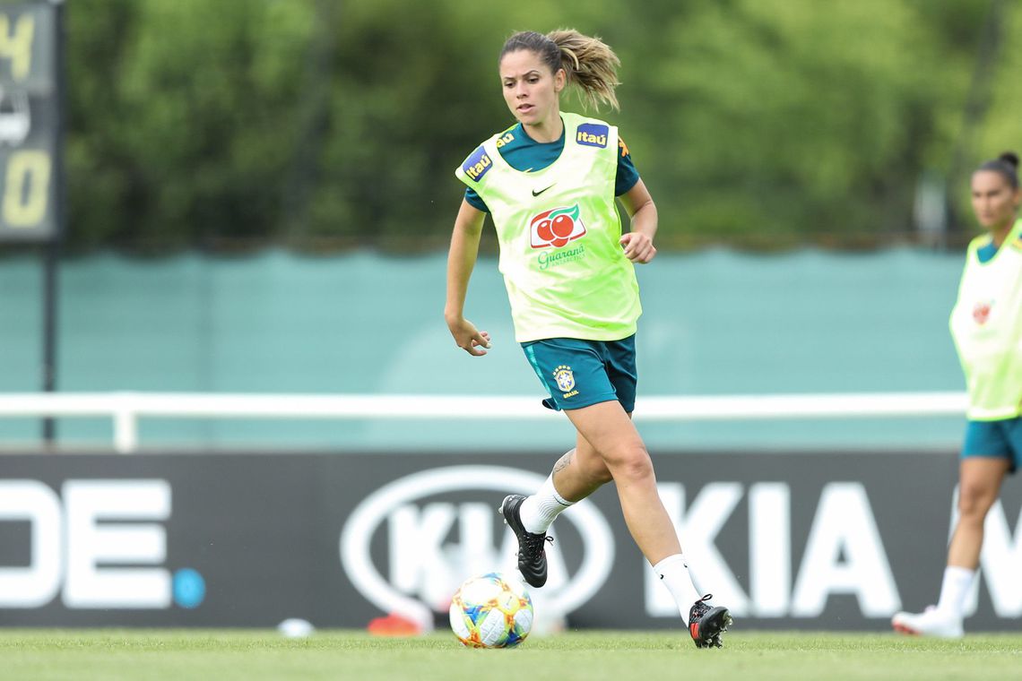 Lesão tira Érika da seleção feminina que disputa Copa