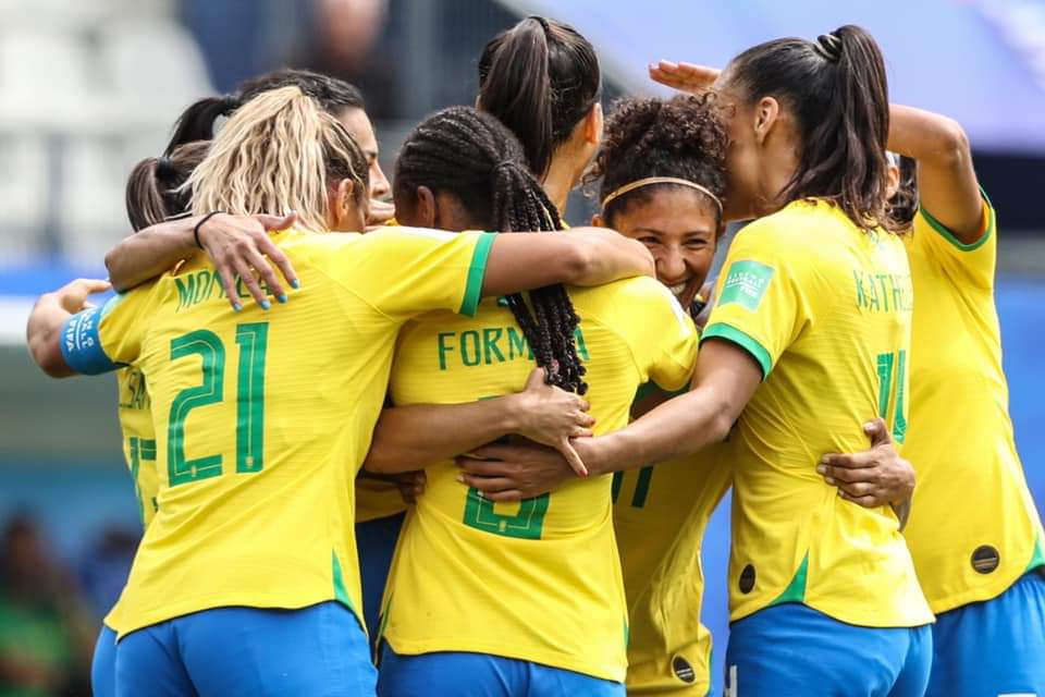 Eliminação do Brasil na Copa Feminina repercute na internet: elogios, críticas e machismo