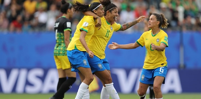 Cristiane faz três e Brasil goleia Jamaica em estreia na Copa