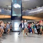 Xuxa Menenghel vai à estação Sé do Metrô de São Paulo para gravar nova abertura do Dancing Brasil. Foto: Blad Maneghel/Record TV