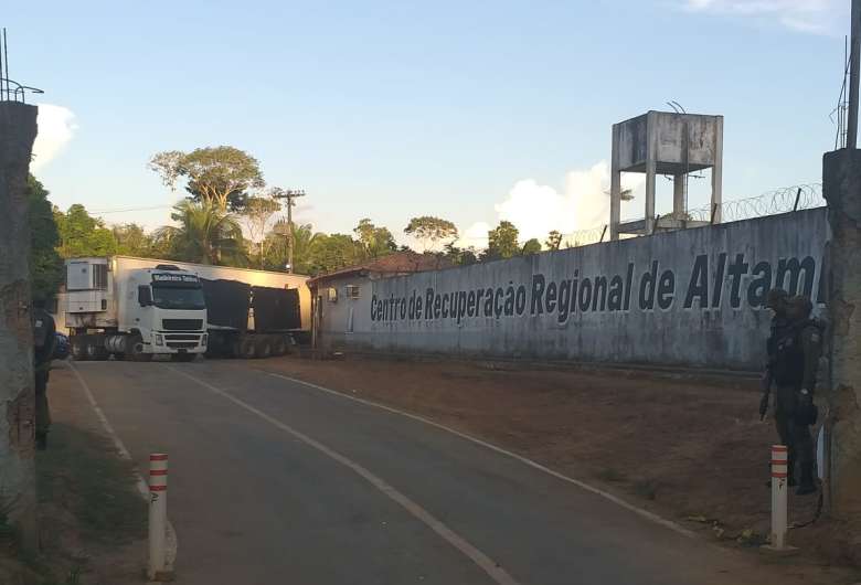 Bolsonaro sobre mortes de presos transferidos: 'problemas acontecem'