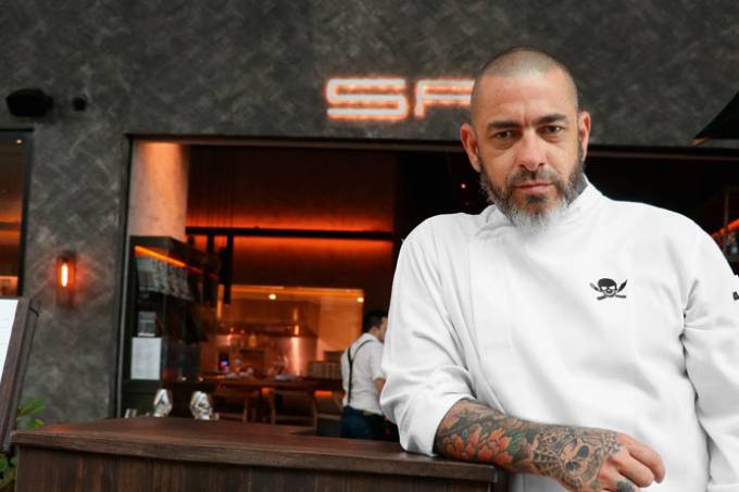 Chef Henrique Fogaça sofre acidente de moto