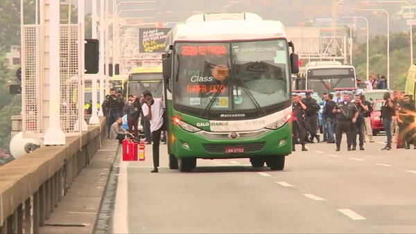 Sequestrador de ônibus no Rio foi morto com seis tiros, aponta perícia inicial