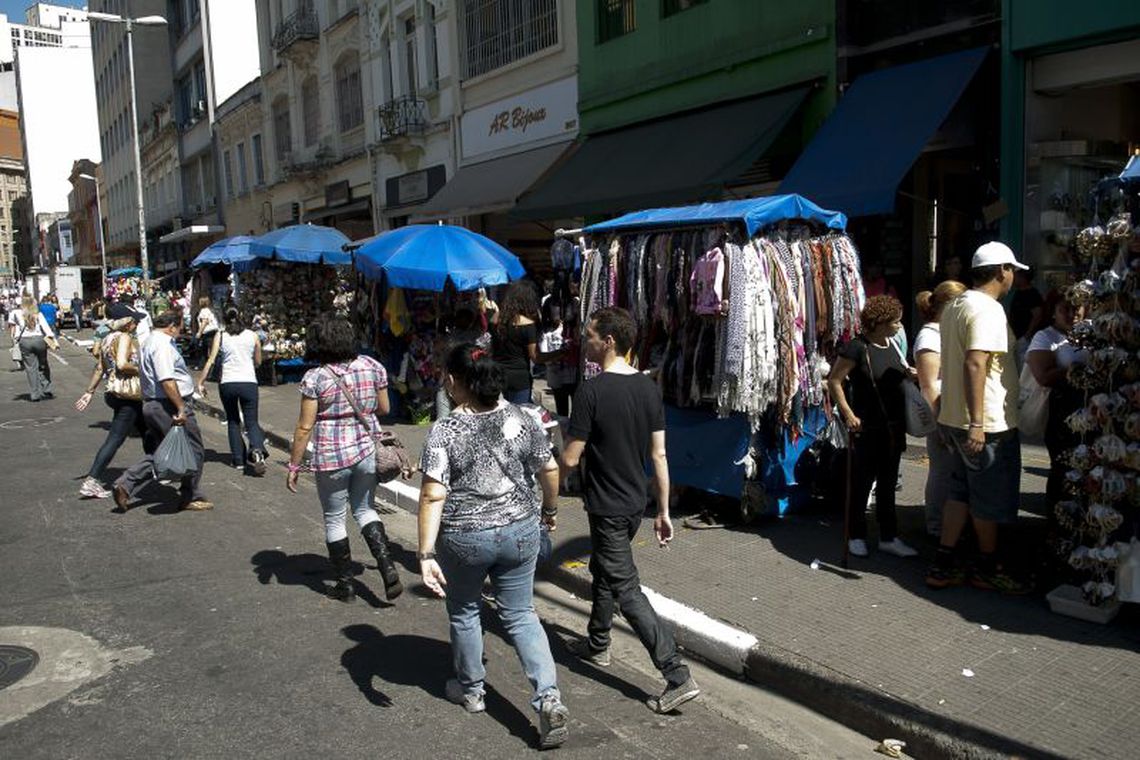 Informalidade no mercado de trabalho atinge recorde no Brasil