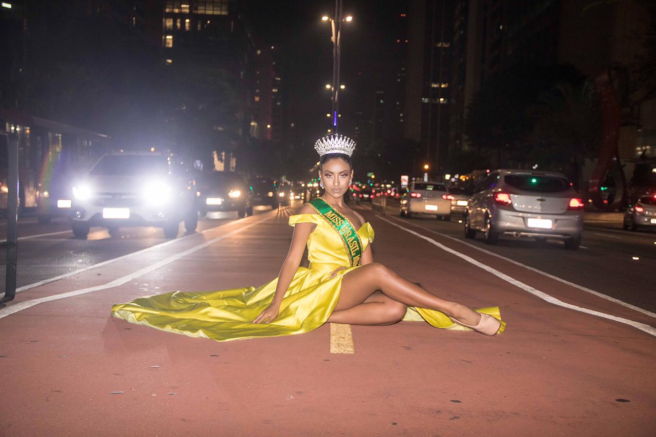 Rainha de bateria da Mocidade Unida da Mooca concorre em concurso de beleza na Ásia