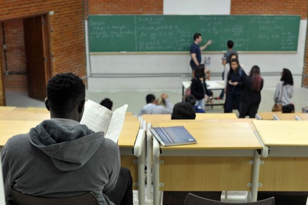 Pela primeira vez, negros são maioria em faculdades públicas