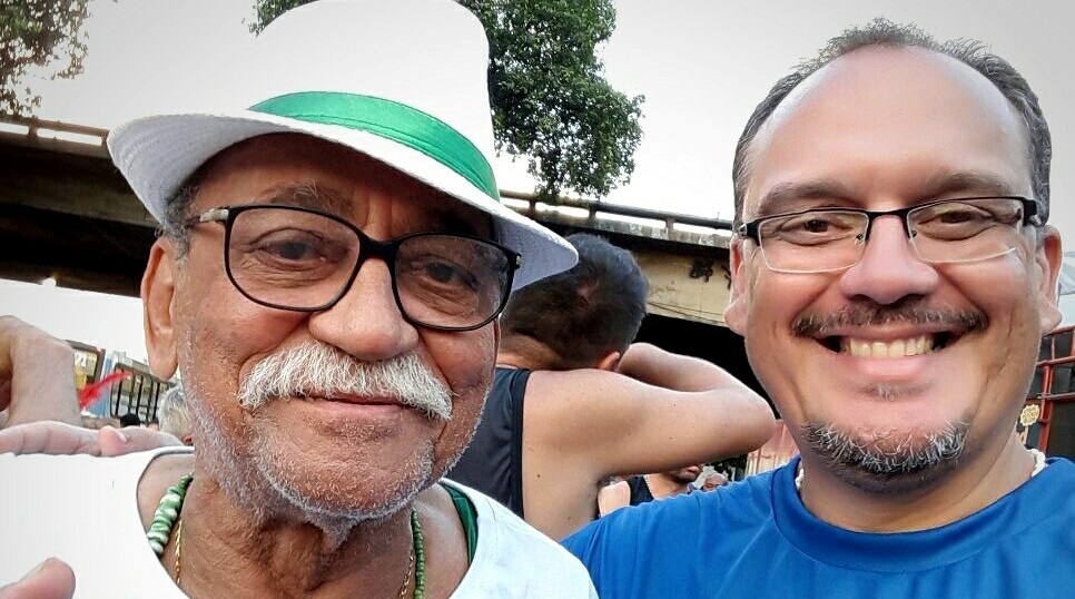 Wilson das Neves canta samba com Carlos Fernando Cunha, colunista do SRzd