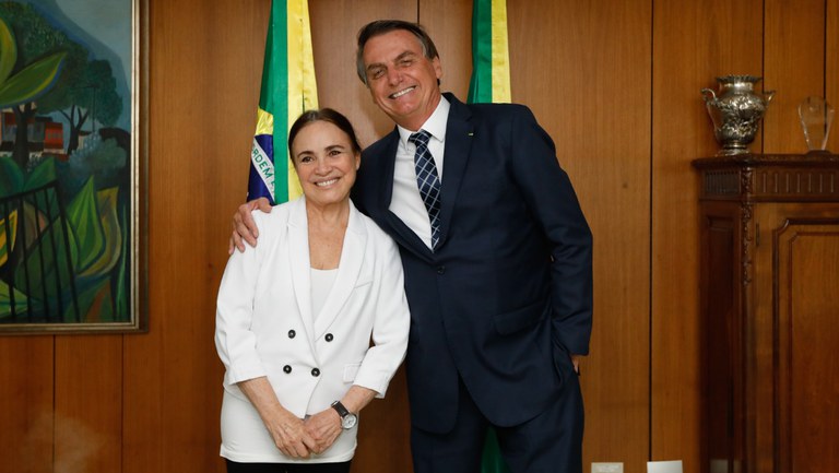 Regina Duarte aceita convite para comandar Secretaria da Cultura