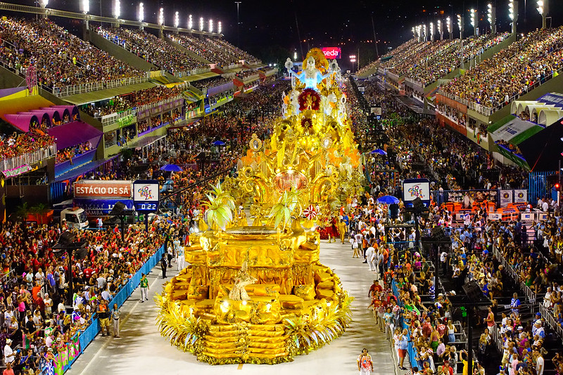 Rio de Janeiro abre as portas para o desfile das escolas de samba