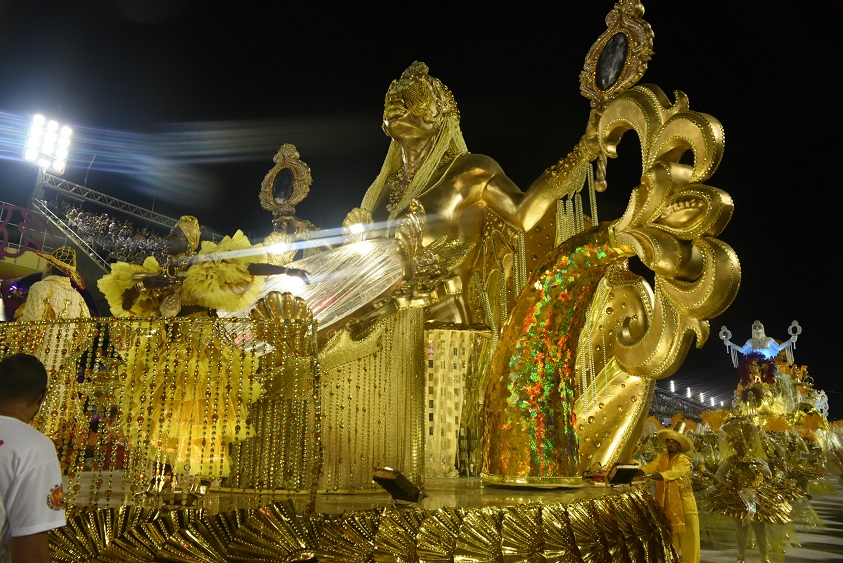 Fazendo jus ao título, Viradouro lava a alma em desfile das campeãs do Rio de Janeiro