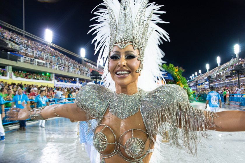 Ela voltou! Sabrina Sato é a nova rainha de bateria da Vila Isabel