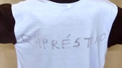 Escola obriga aluno sem uniforme a usar camiseta escrito ’empréstimo’; foto viraliza e gera revolta