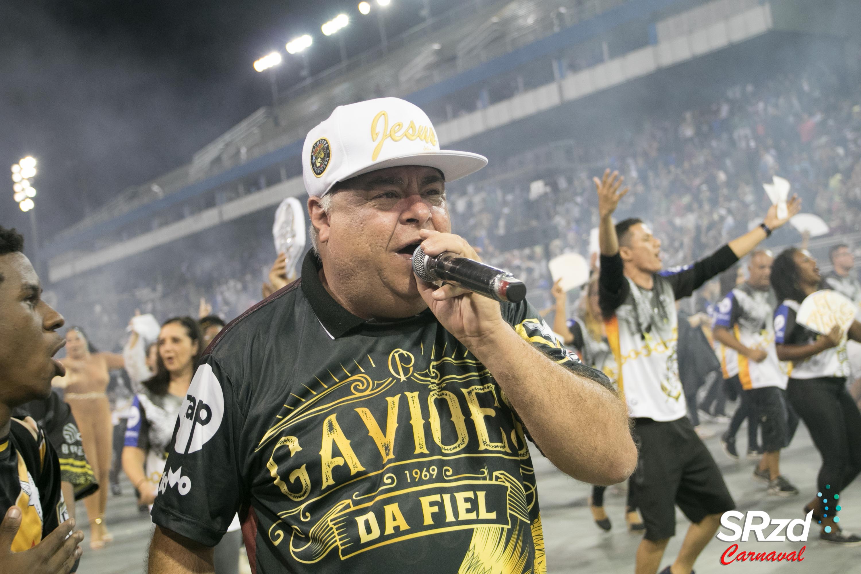 Ernesto Teixeira canta o samba da Gaviões da Fiel 2025