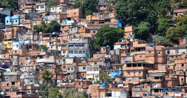 Traficantes e milicianos impõem toque de recolher em comunidades do Rio