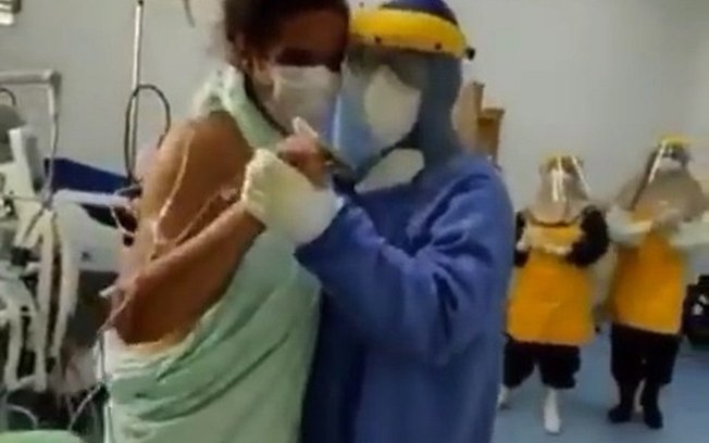 Vídeo: médico e paciente da Covid-19 dançam forró para celebrar melhora