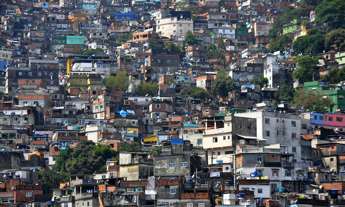 Covid-19: Tomógrafo da Rocinha é instalado em Igreja Universal em vez de UPA