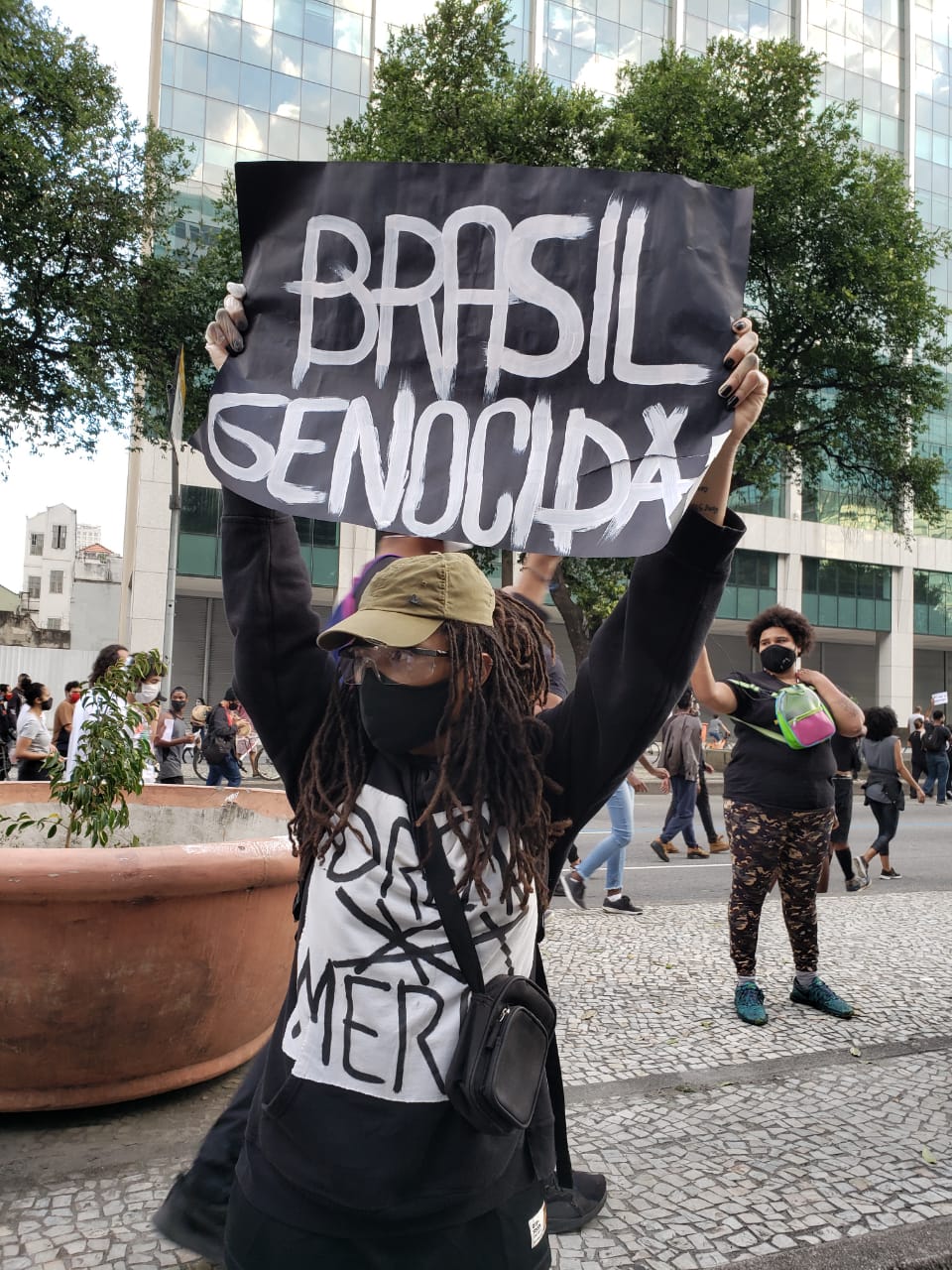 Fotos: Manifestações no Rio contra Bolsonaro, o racismo e a violência