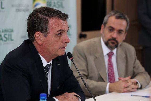 Parlamentares vão ao STF contra intervenção de Bolsonaro nas universidades