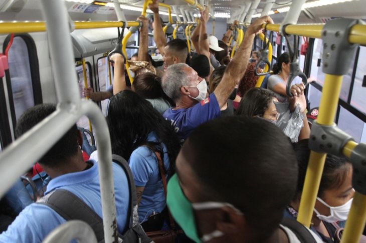 Ônibus de São Paulo voltam a poder circular com passageiros em pé