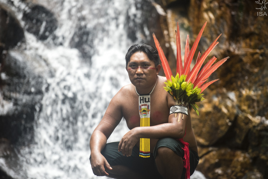 A cruel luta pela sobrevivência dos índios brasileiros, por Sidney Rezende