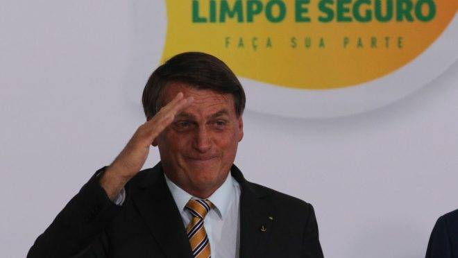 Após Bolsonaro falar em 'pólvora', embaixador americano posta vídeo de fuzileiros navais