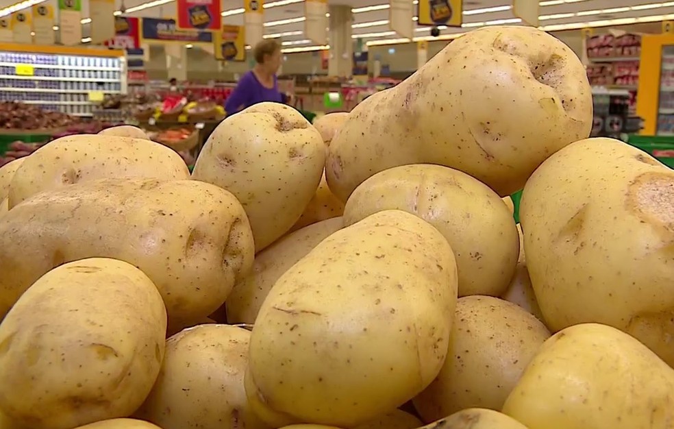 Sem opção: depois de arroz, óleo e carne, preço da batata dispara