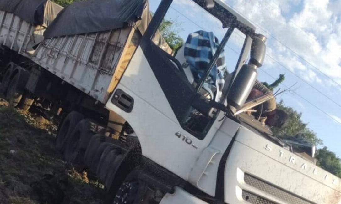 Acidente envolvendo ônibus e caminhão deixa ao menos 41 mortos em São Paulo