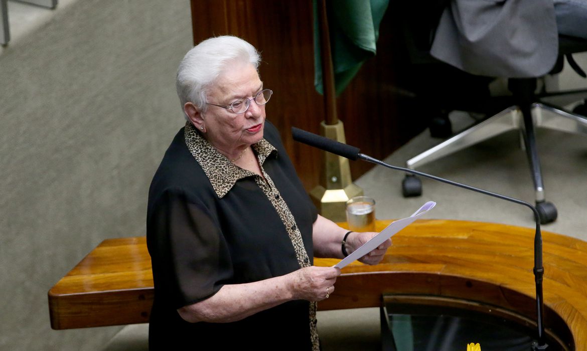 PSOL decide lançar Luiza Erundina à presidência da Câmara