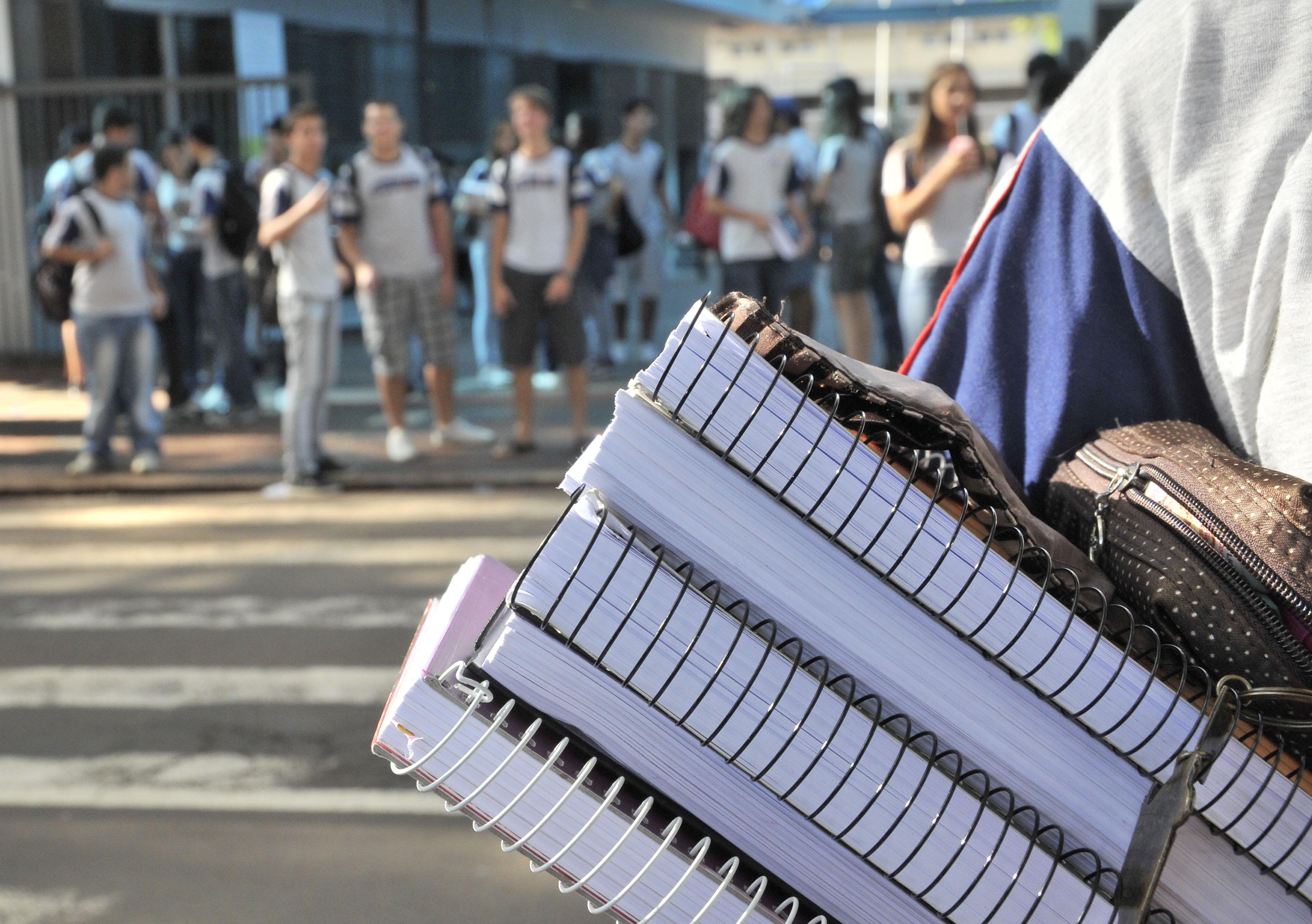 Mensalidade e material escolar: cinco passos para organizar as finanças