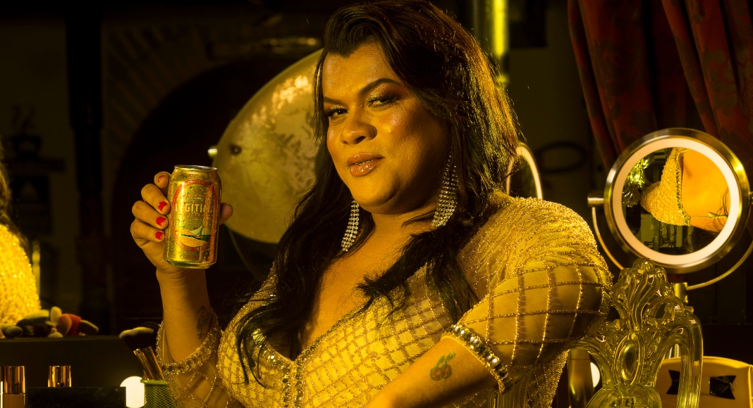 Cerveja lança campanha com mulher trans como garota-propaganda