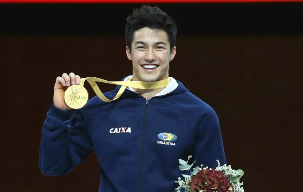 Ladrões invadem casa de Arthur Nory e roubam suas medalhas