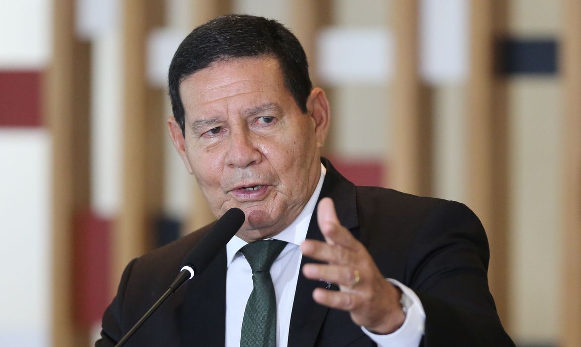 General Mourão: 'Quem é que vai proibir eleição?'