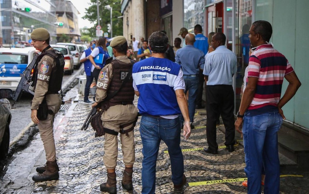 BA: prefeitura de Salvador embarga 43 estabelecimentos; aglomeração e descumprimento de normas sanitárias