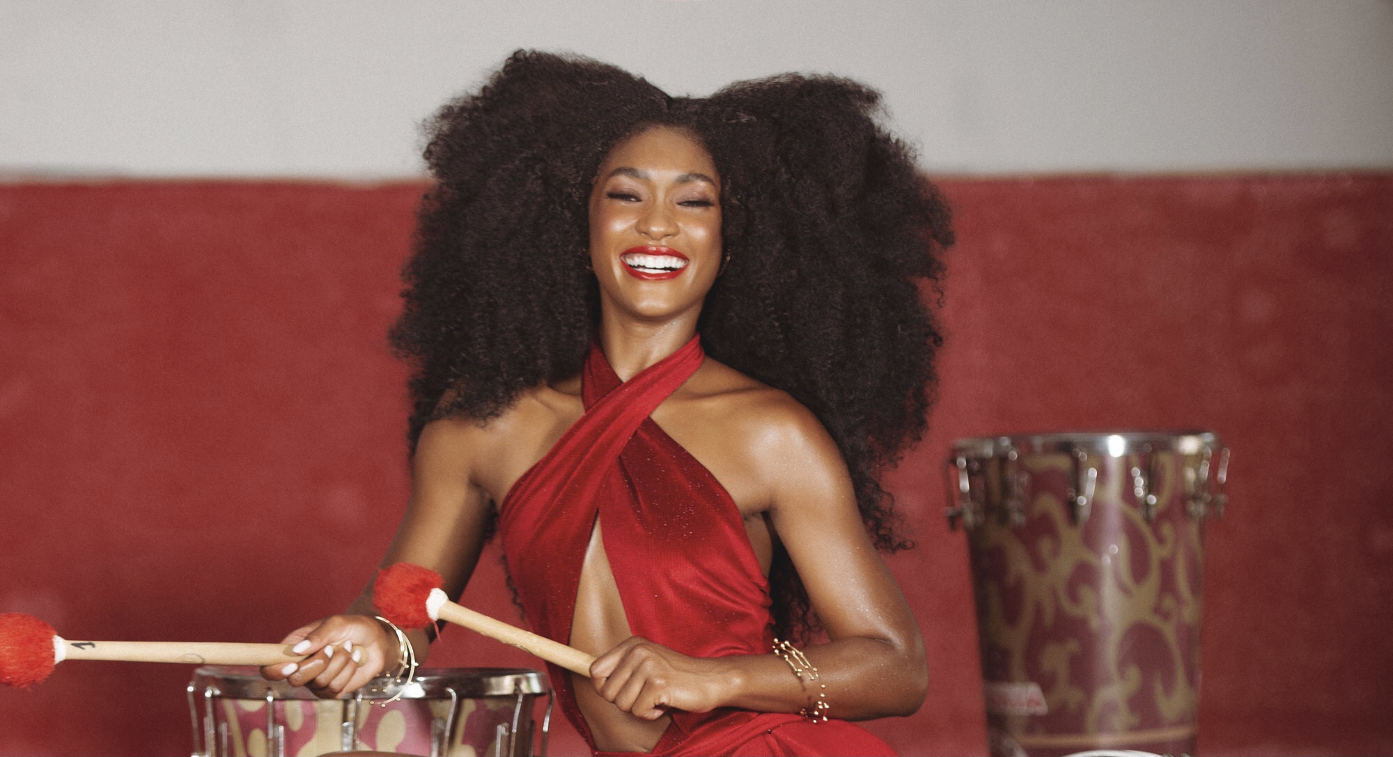 Erika Januza vai subir ao altar e revela pergunta que deu início ao namoro