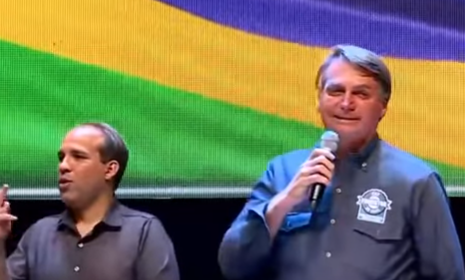 Bolsonaro chora, coloca em xeque eleições de 2018 e número de mortos por Covid; assista