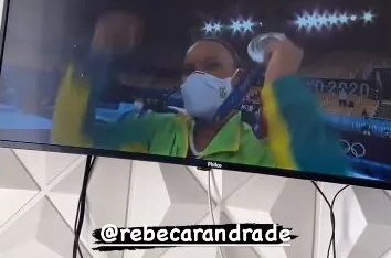 ‘É prata, p…!’: MC João, de ‘Baile de Favela’, celebra medalha de Rebeca Andrade