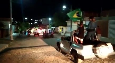 Vídeo: cidade natal de Ítalo Ferreira faz carreata para comemorar ouro olímpico