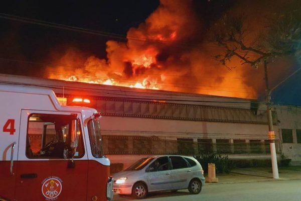 Tragédia para o cinema: Polícia Federal e Polícia Civil vão investigar incêndio na Cinemateca