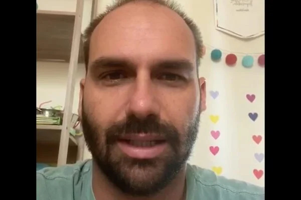 Com vídeo do Talibã, Eduardo Bolsonaro ironiza: ‘Brasil é o país que mais mata gays’