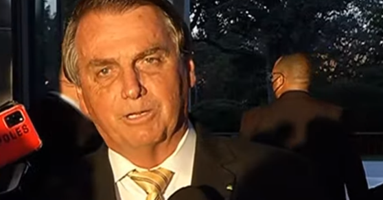 Após sentir dores, Bolsonaro é internado e tem agenda cancelada