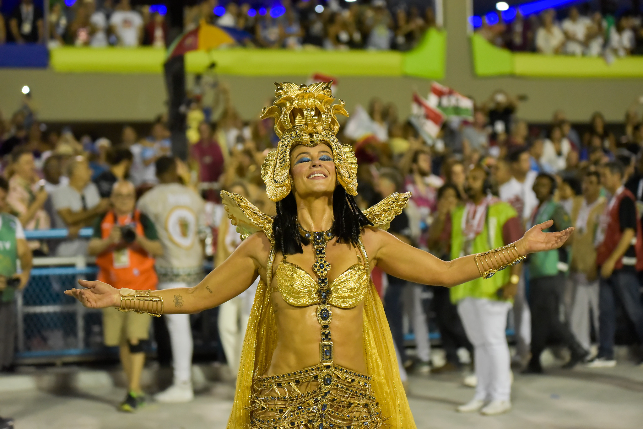 Todas contra Paolla Oliveira? Atriz desabafa sobre rivalidades no Carnaval e na arte