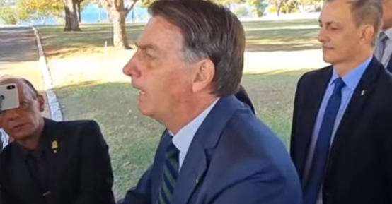 Bolsonaro chama Barroso de filho da puta; veja