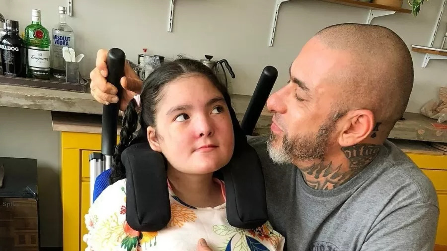 Henrique Fogaça revela tratamento da filha especial à base de maconha