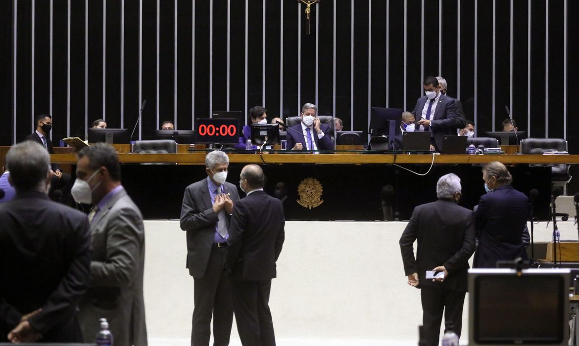 Com volta das coligações partidárias, Câmara conclui votação da PEC da reforma eleitoral em segundo turno